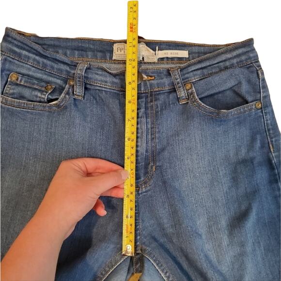 FREE PEOPLE HI RISE ROLLER SKINNY JEANS WOMEN'S SIZE 27 MEDIUM WASH - Picture 14 of 16